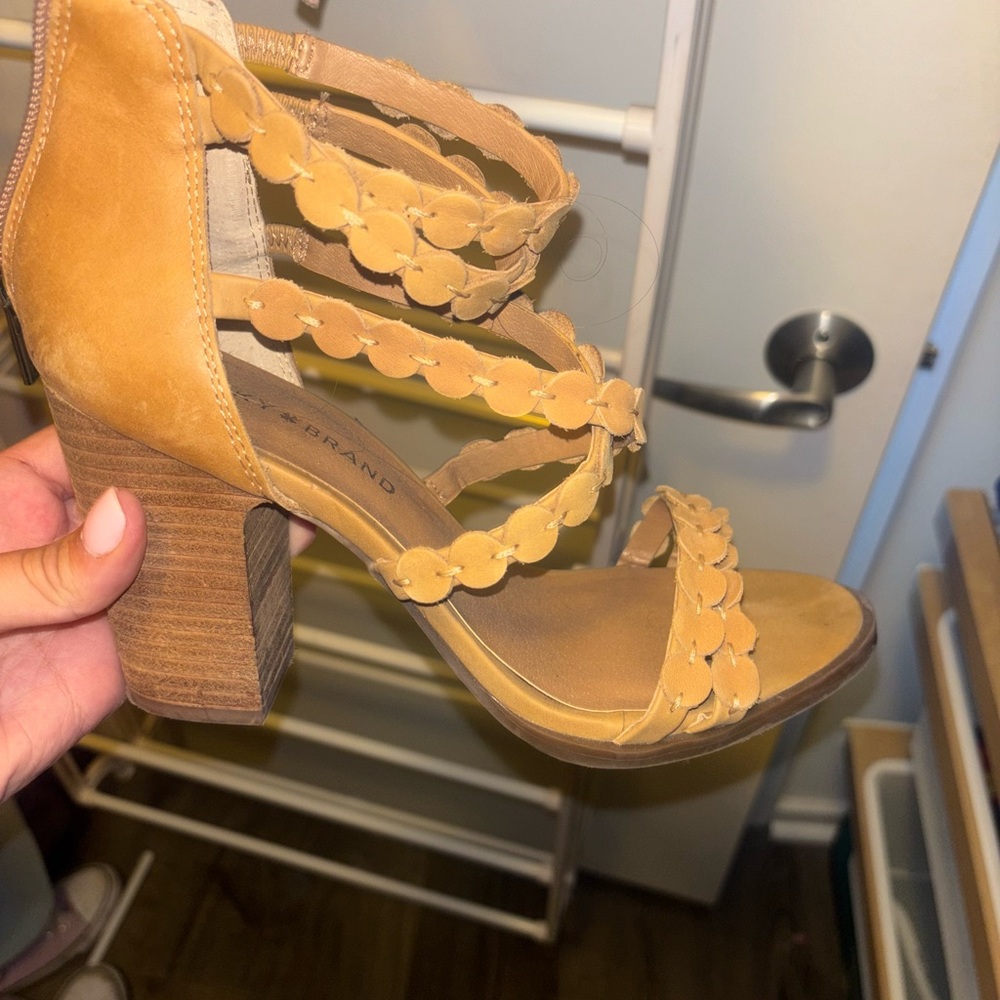 Lucky Brand Tan Scalloped Heeled Sandals
